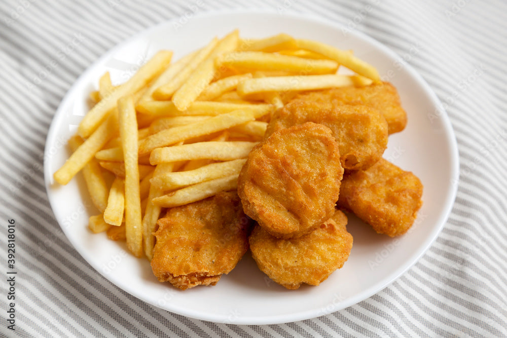 Pommes frites med nuggets